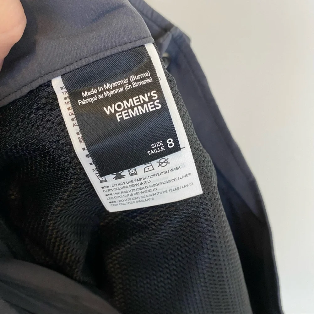 Arc'teryx Women's Cargo Shorts - Dark Blue - Picture 8 of 8